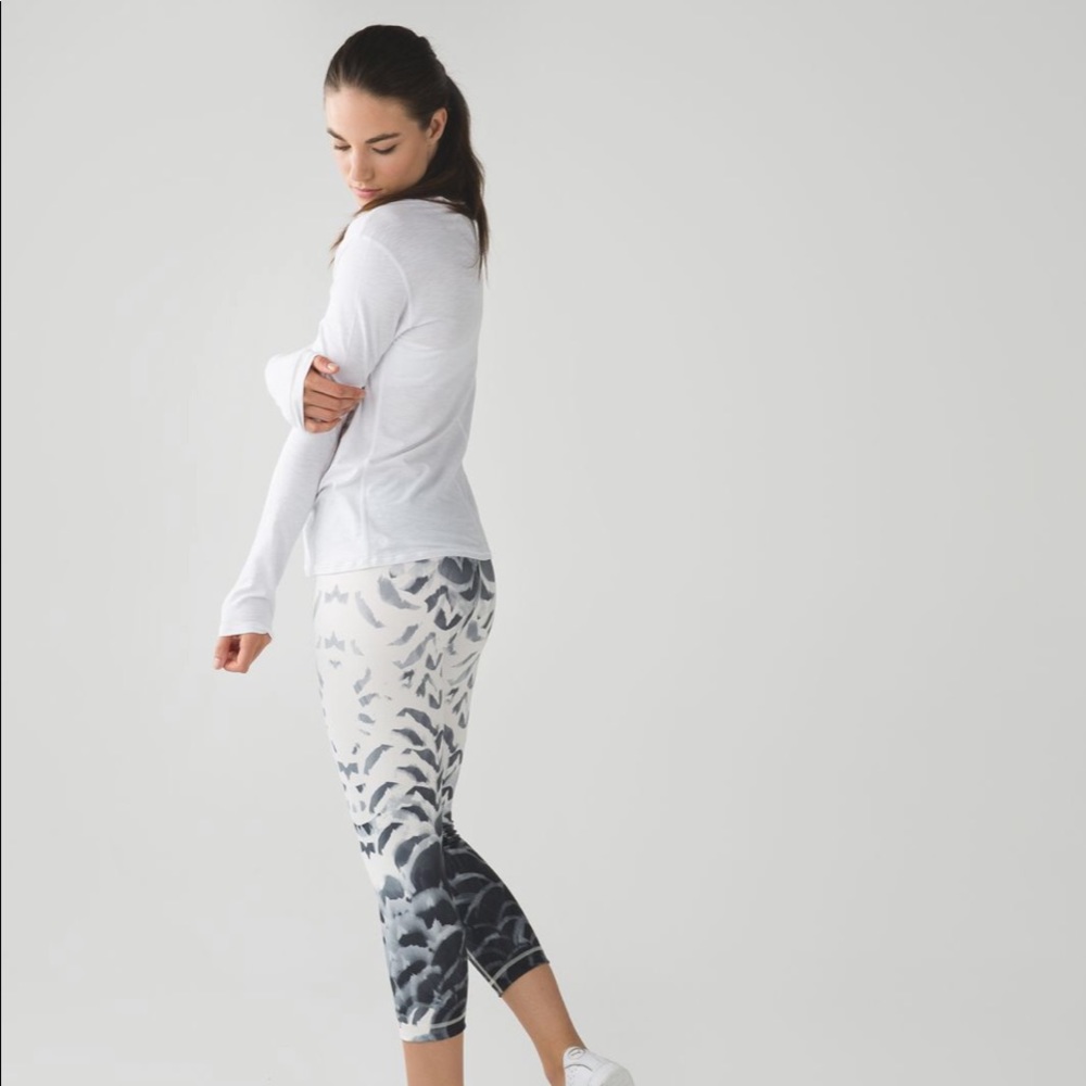 Lululemon 6 Wunder Under Crop Pants Amalia Feathers White, Grey, Black Funky - Picture 15 of 15